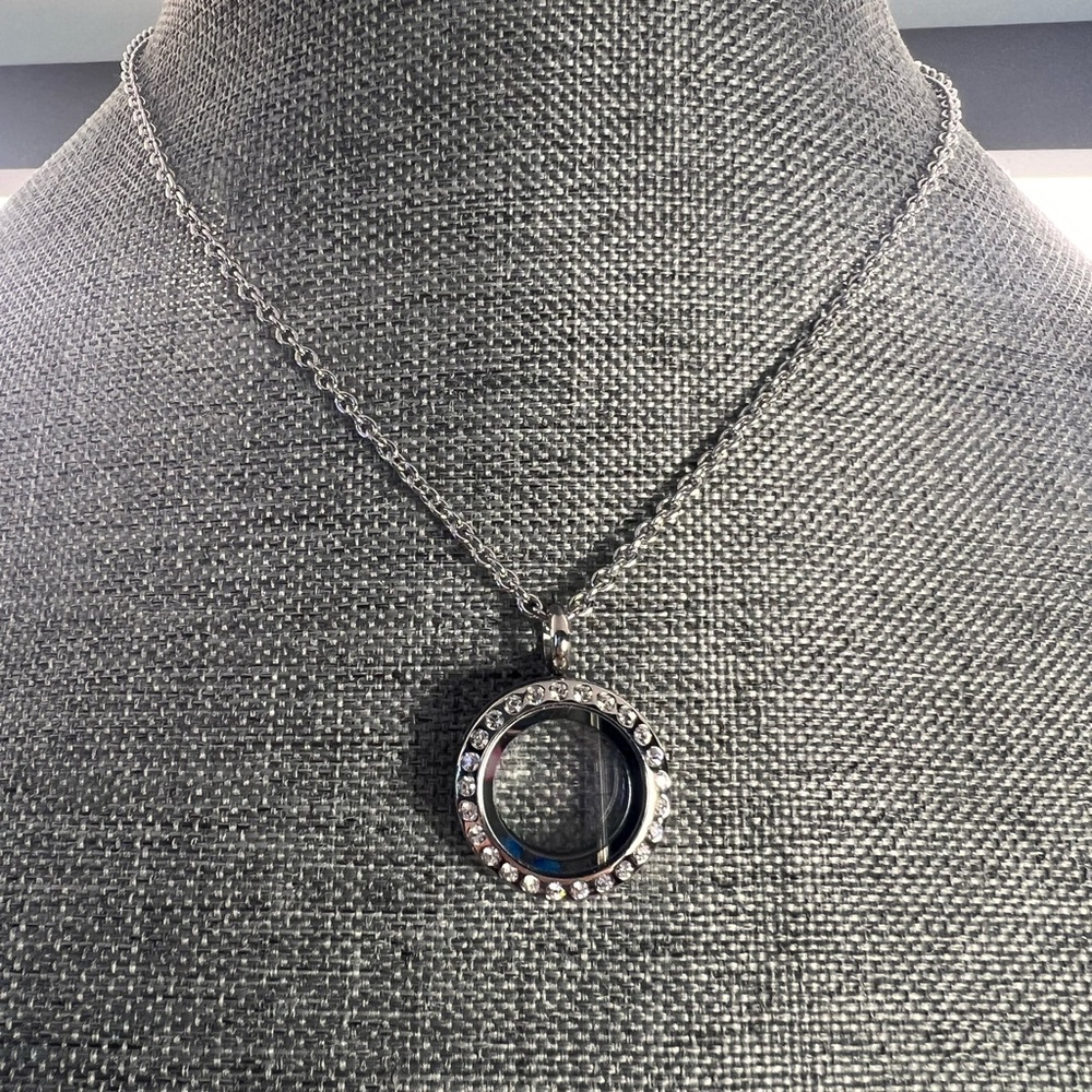 Chic Stainless Steel Silver Floating Charm Locket Necklace